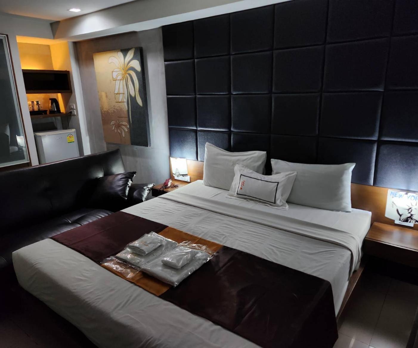 The Bangkok Cha Cha Suite Bagian luar foto