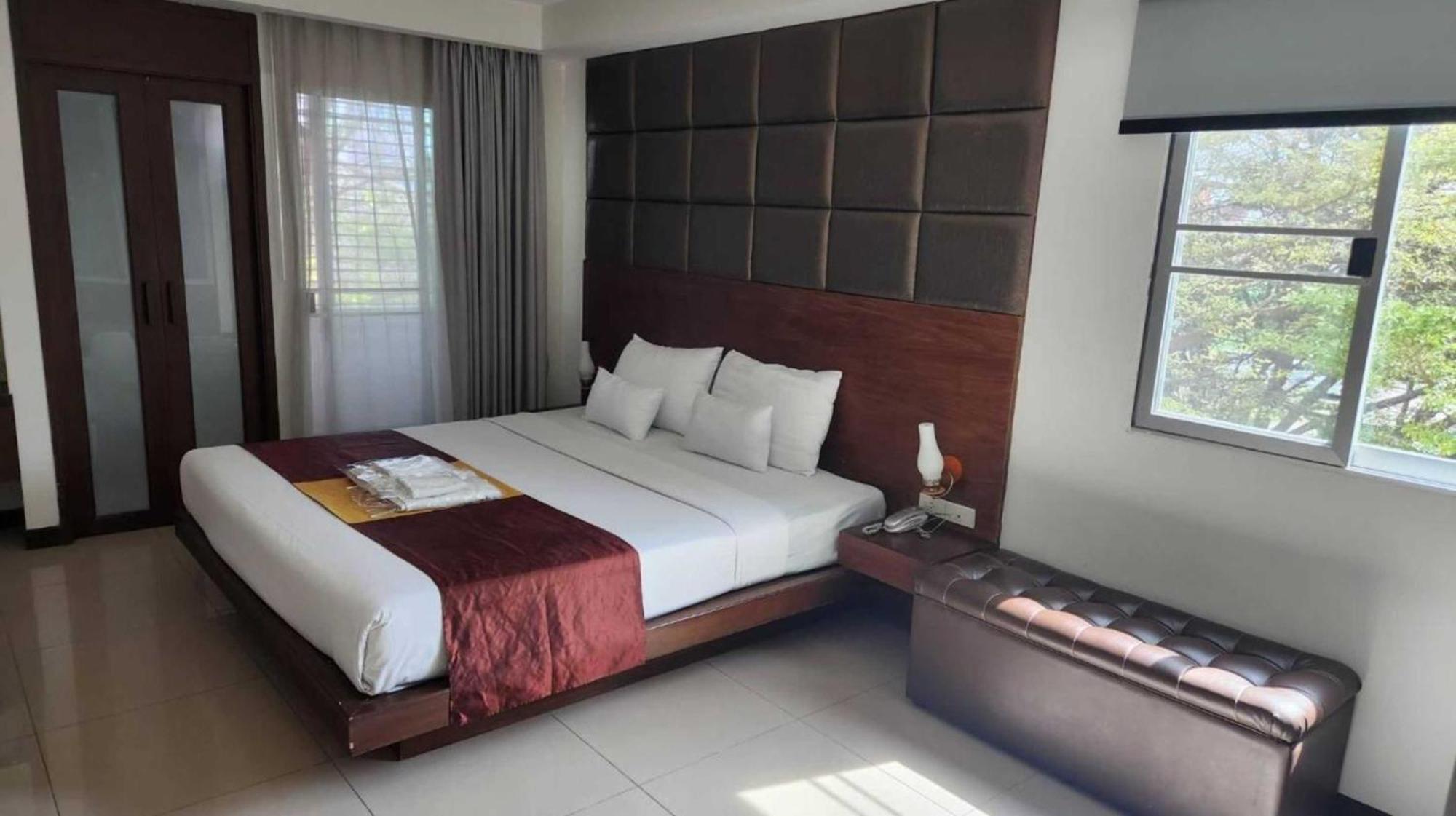 The Bangkok Cha Cha Suite Bagian luar foto