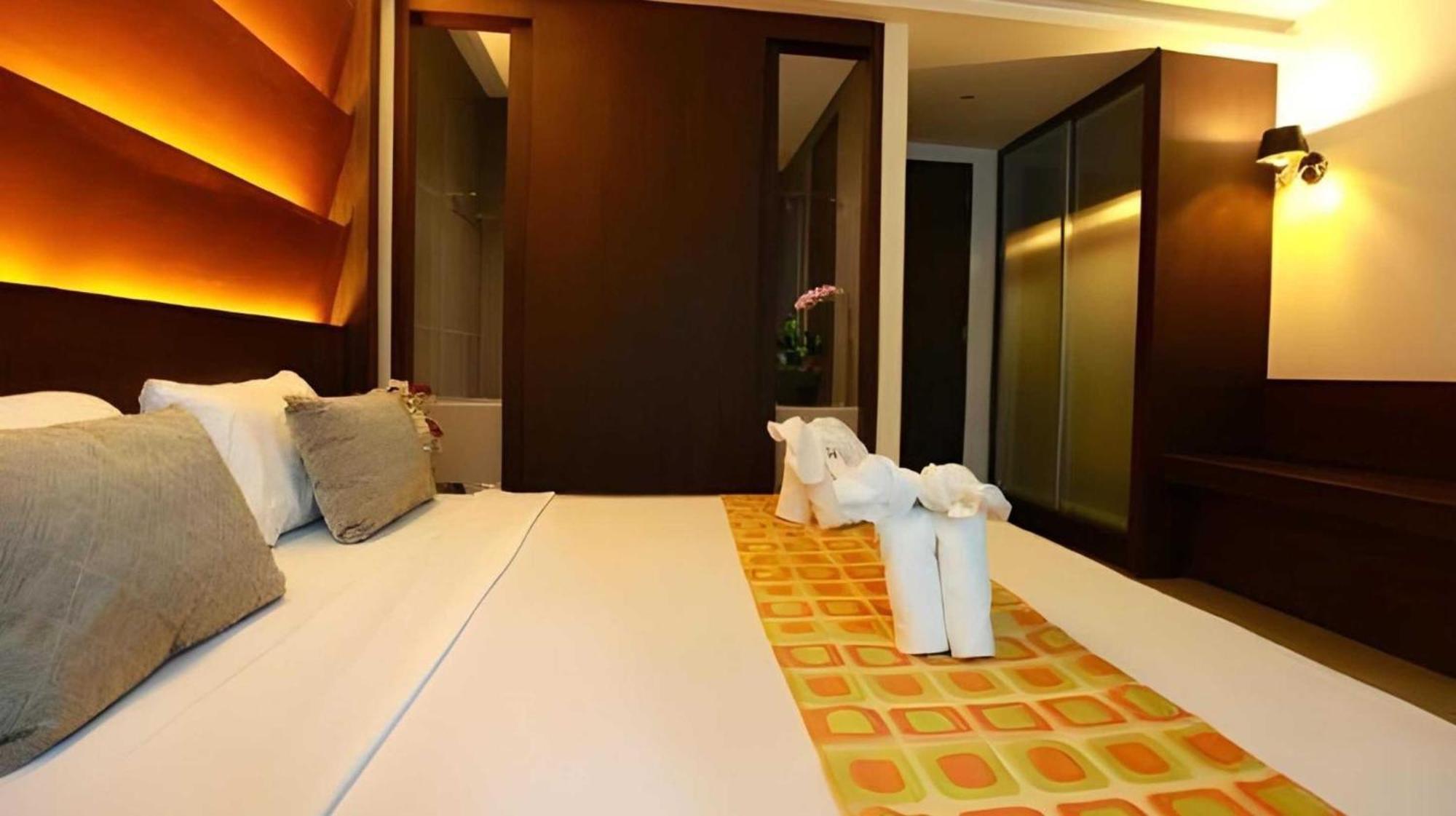 The Bangkok Cha Cha Suite Bagian luar foto