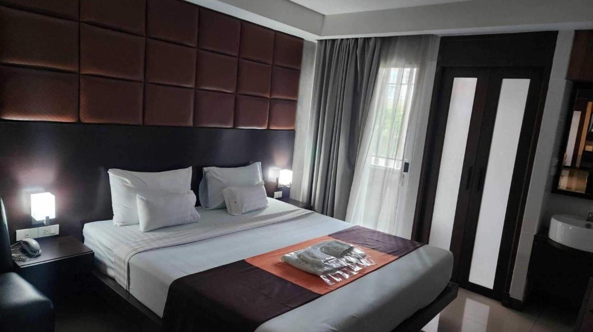 The Bangkok Cha Cha Suite Bagian luar foto