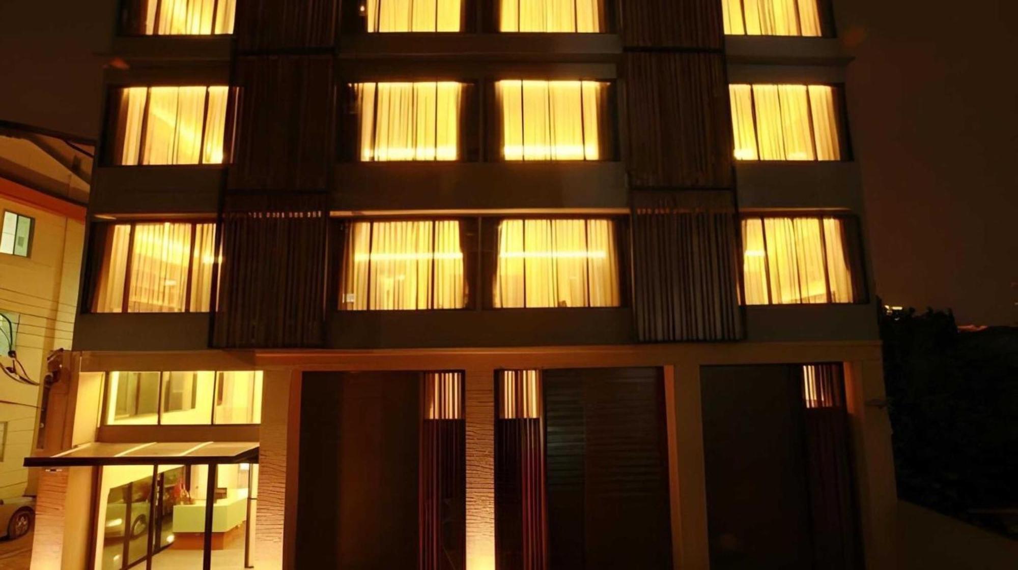 The Bangkok Cha Cha Suite Bagian luar foto